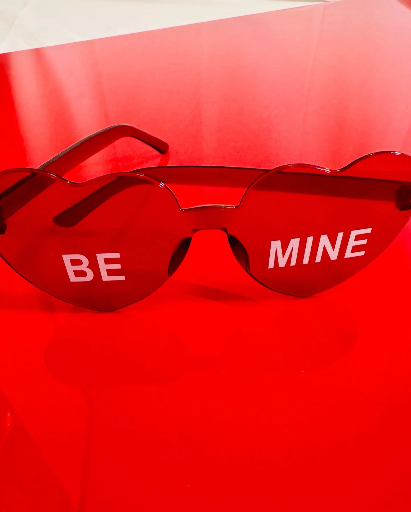 Valentine&rsquo;s Day Decor Dump ❤️
#kiss
#valentines 
#inlove 
#balloondecor
#galentinesday 
#balloongarland 
#tallahassee
#tallahasseevents