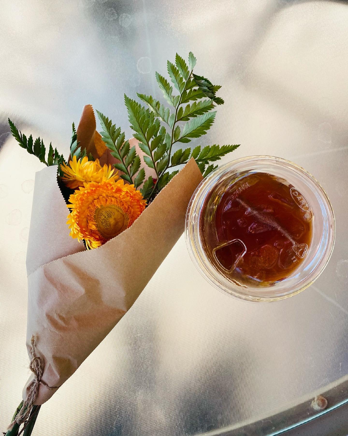 Lovely break in the day to visit the good folks at @vagabondroastingco and @hermanoflowershop. 💐 ☕️