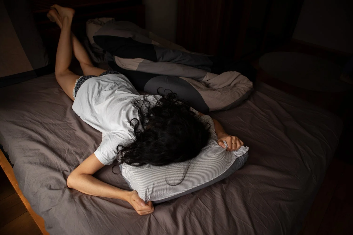 Insomnio de conciliación: cuando tu mente no se apaga al tocar la almohada