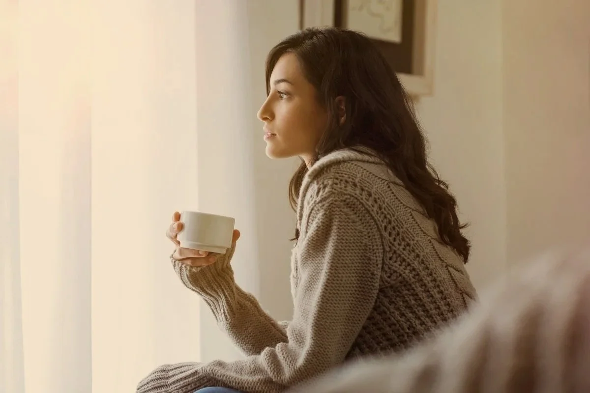 ¿Por qué sobrepensamos y cómo calmar esos pensamientos?