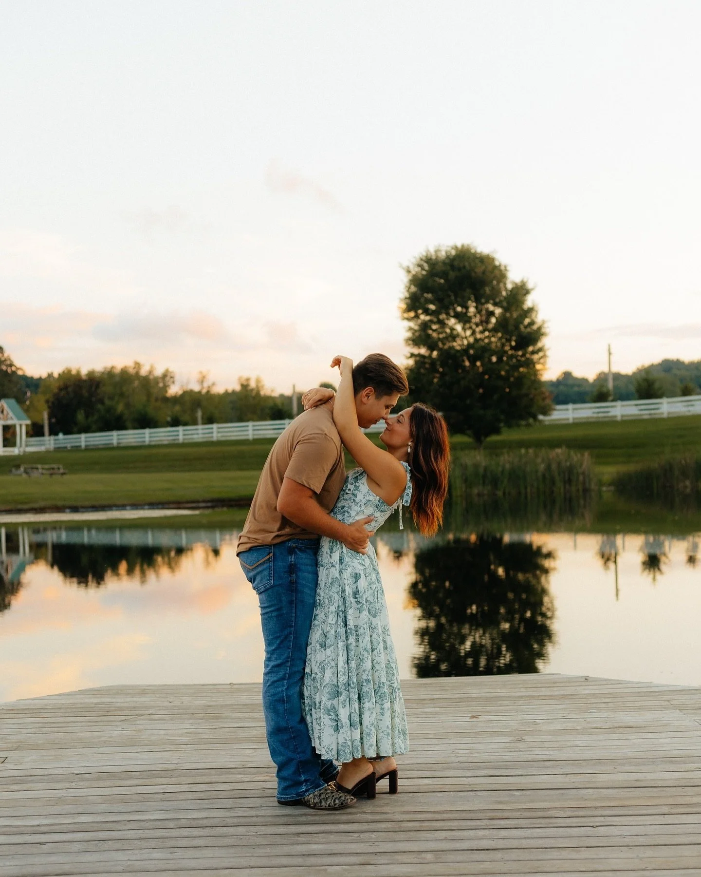 Finally getting around to posting some of my own photos!! 😍😍 

&bull; taken by my bestie, edited by me!
#couplesphotography #couplesphotographer #easttennesseephotographer #tennesseephotographer #ncphotographer #northcarolinaphotographer #virginiap
