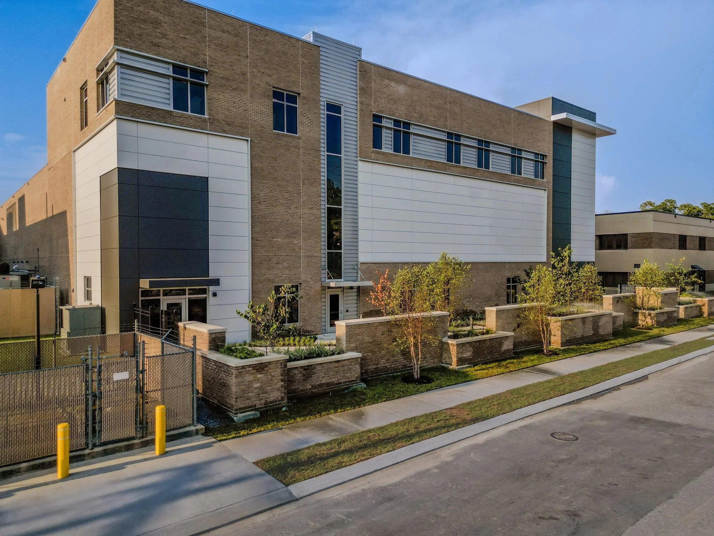 Slidell Memorial Hospital addition, brick veneer and cast stone planter walls