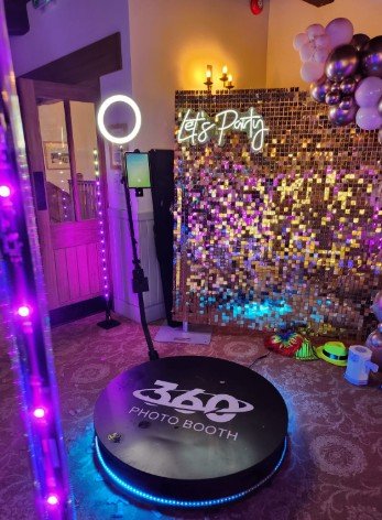 360 Photo Booth Machine 3.jpg