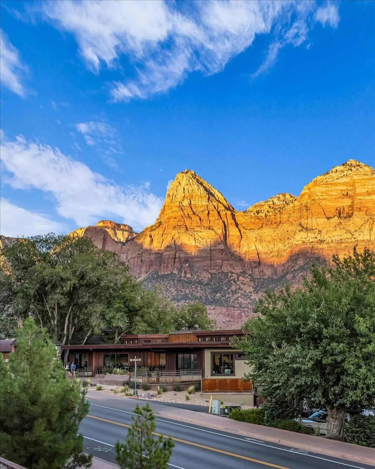 Mountain views from both suites 🌄
#airbnb #nightlyrental #vacation #vacationhomes #zionsage #zionsagesuites #springdale #utah #zion #znp #springdaleutah #travel #explore #boutiquehotel #travelguide #hikezion #travelwithme