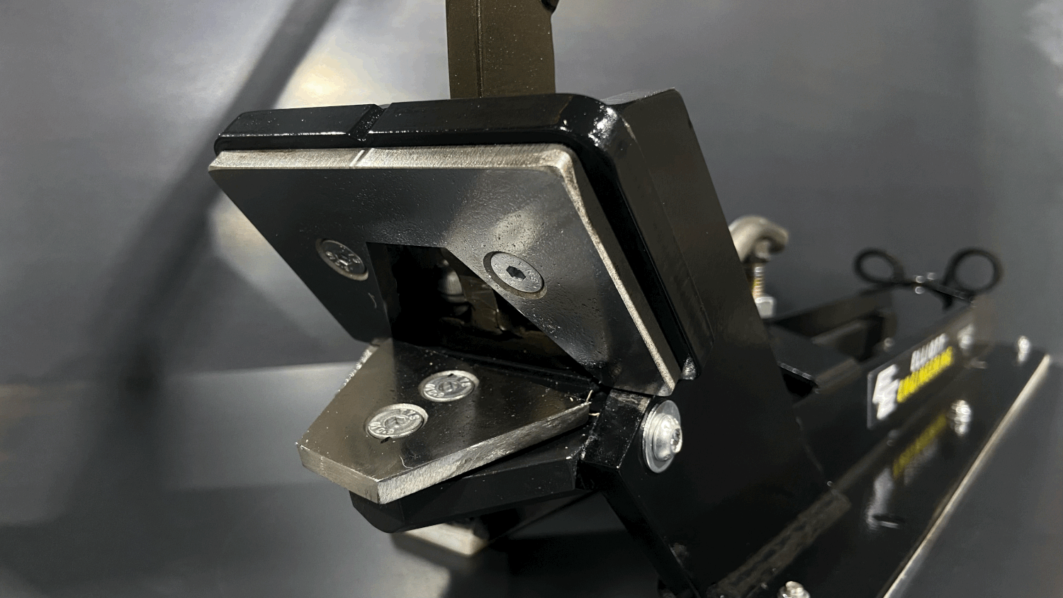 Trimdek Roof Notching Tool — EERA Roofing Tools