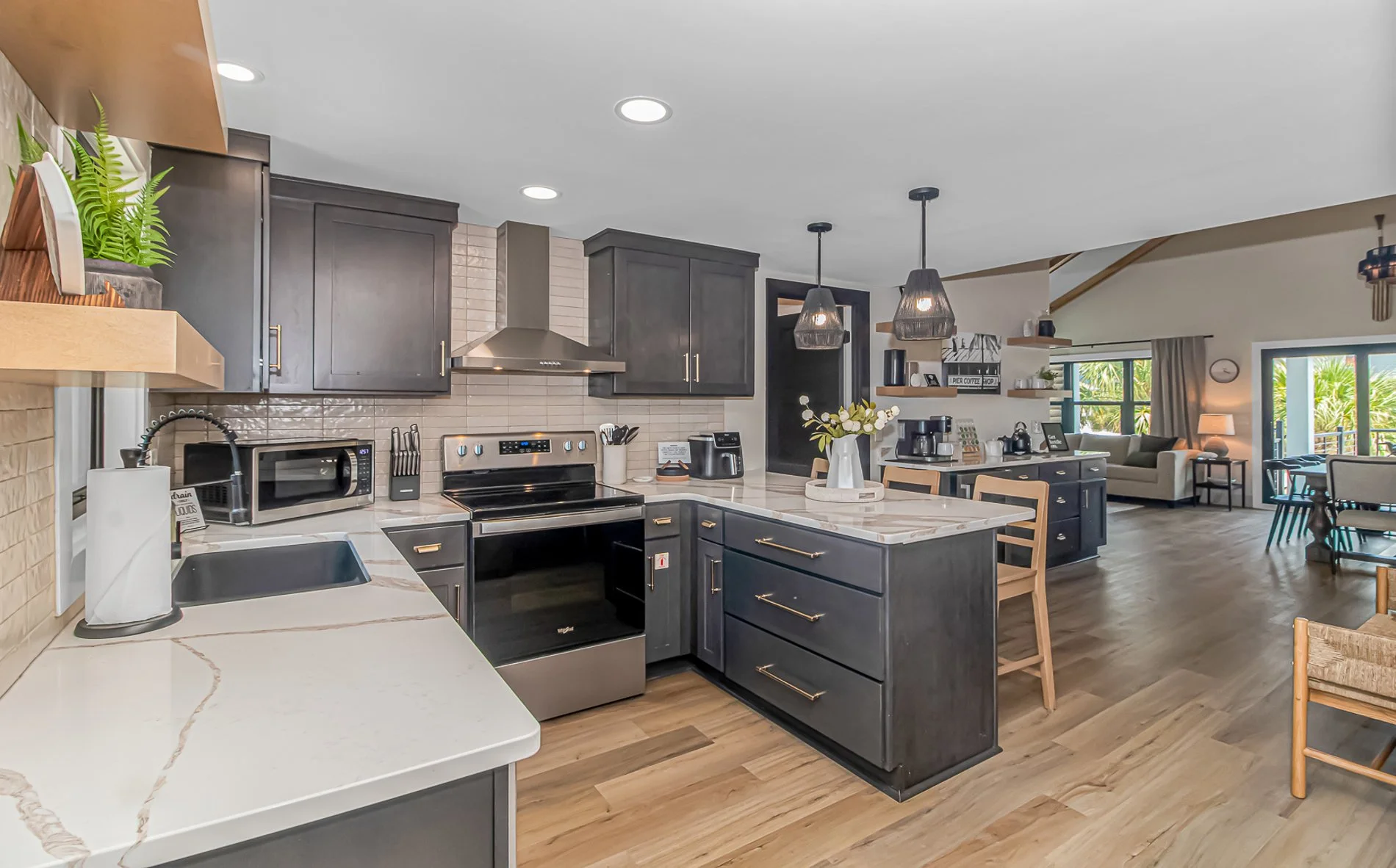 6_mls-3beach photos richmond st .jpeg