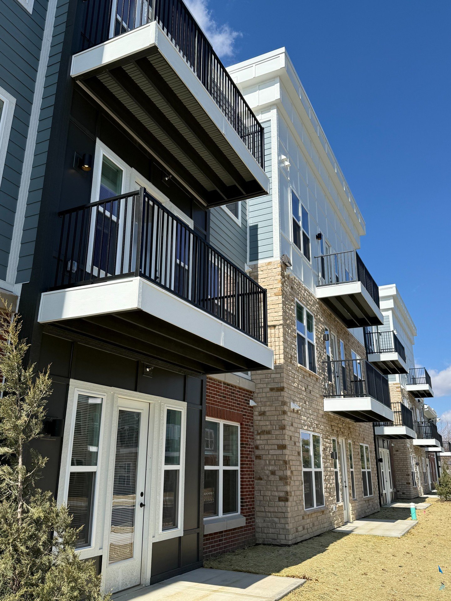 Happy Saturday from Ridgeview West!! #ComeSeeUs

Our leasing office is open and ready for tours. #NowLeasing #FortvilleIN