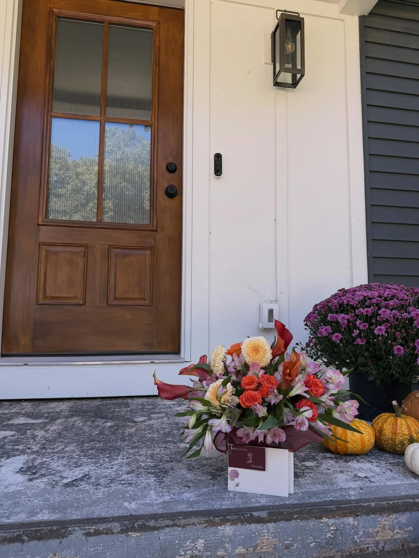 Does it really get any better than fall colors, crisp weather, and cozy ambiance season..? We didn&rsquo;t think so 🌚
Perfect addition to any doorstep! Call us! 🌞🍃🌼🍂