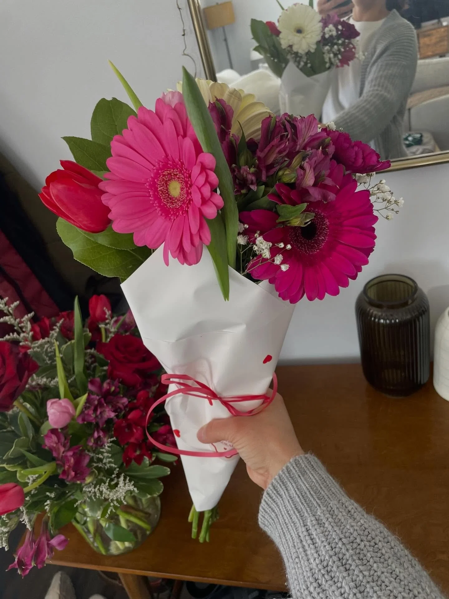 Valentine&rsquo;s Day is coming fast! 💌 
Our orders are open today and every day!
Flashy roses, petite arrangements, or hand wrapped bouquets, order something sweet for your person, your people, your mama, or heck, yourself! ❤️&zwj;🔥

Link in bio! 