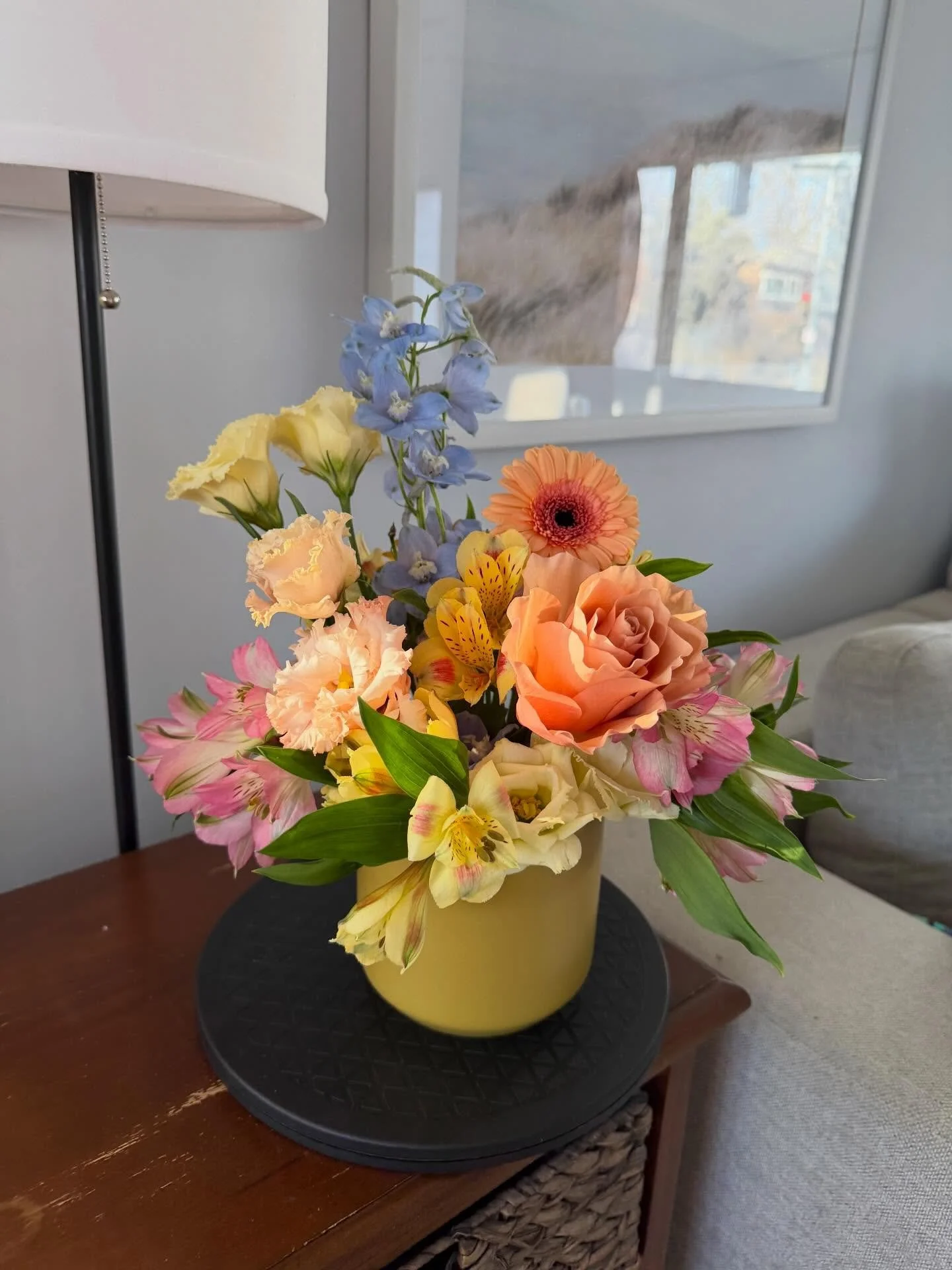 Sunny post for this sunny day! Had so much fun making these baby shower arrangements 🌼🦋💛🌸🌞🐳🌷

#spring #flowers #everydayflowers #newbaby #florist