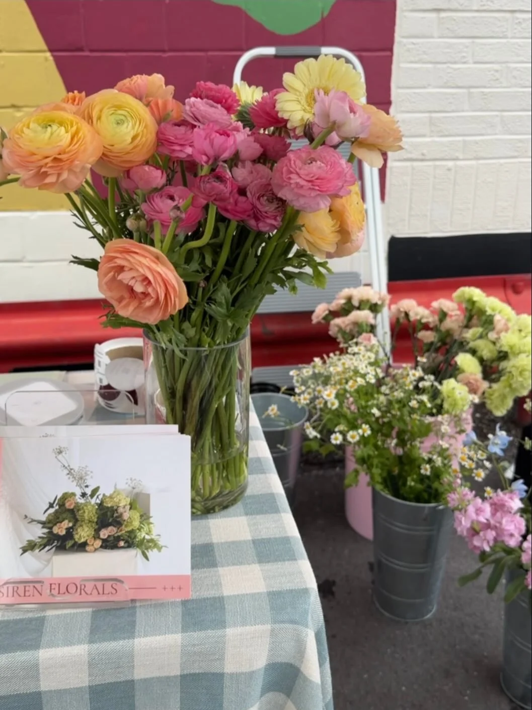 Had such a fun Sunday at @lylespizzeria Spring Flea! Vendors were incredibly talented and the rain stayed away just in time.
Your support at local businesses means the world! 🌸🩵🍕

#florist #local #smallbusiness #omahaflorist #sundayfunday