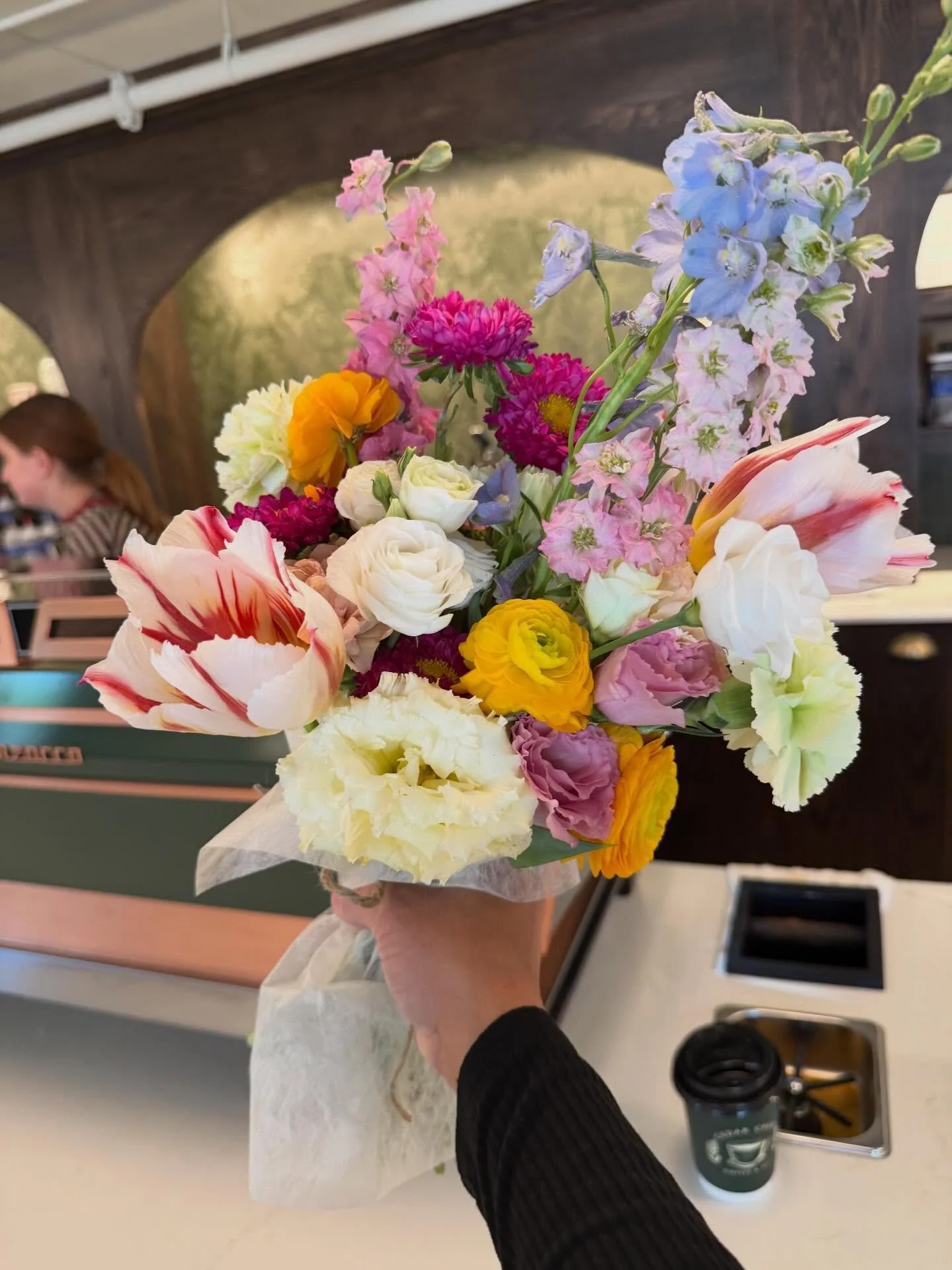 Stopping by for coffee at @cedarcreek_coffeeandart this weekend? Don&rsquo;t forget flowers for mom! You can find bouquets for her at the shop this Friday - Sunday ! 
For the ladies that seem to do it all, we got you covered 🩵💐☕️