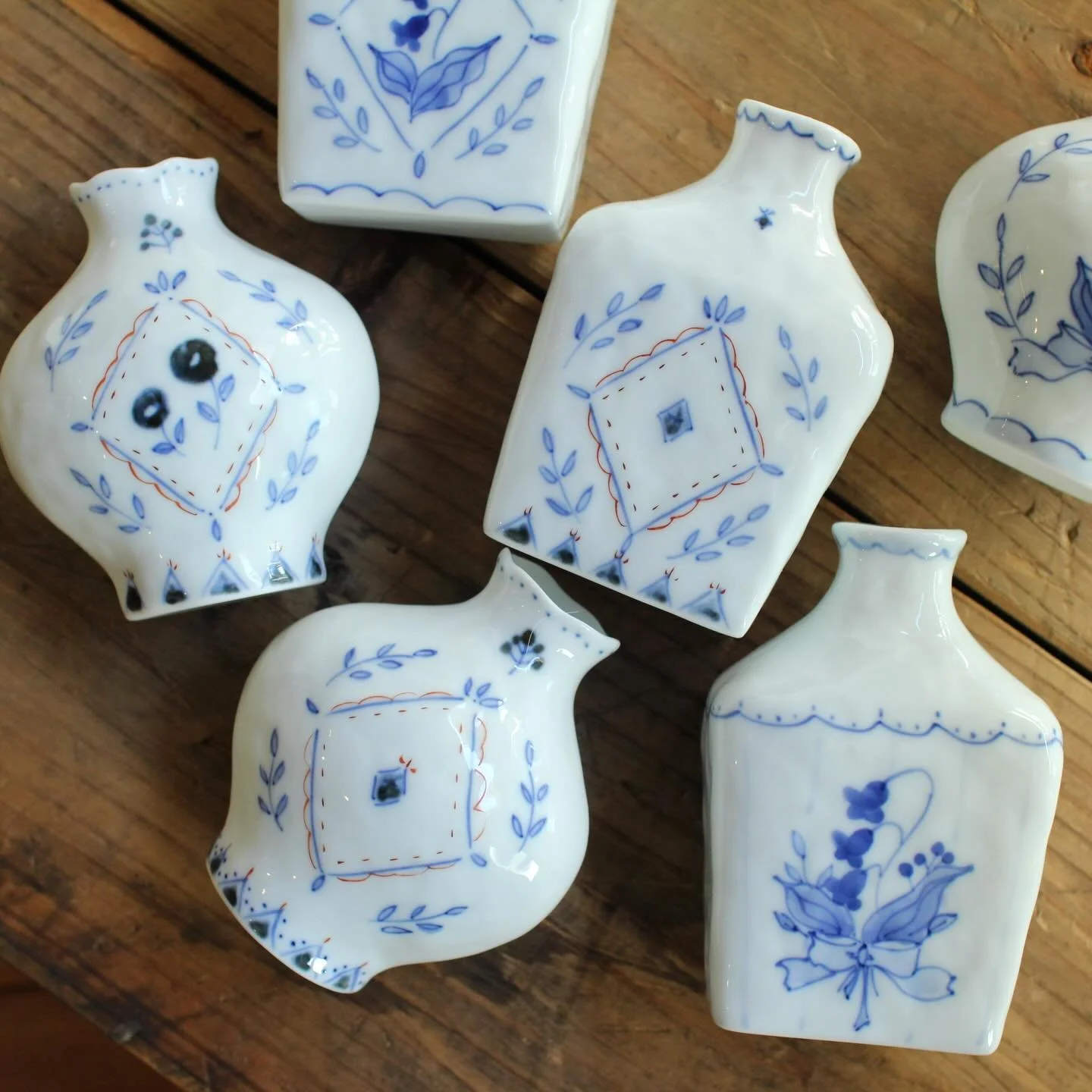 こんにちは！マーカンタイルです🌿
カレンダーの投稿でちょろっと告知させていただいていた、「絵付けの器展」開催です✨

＼絵付けの器展／
昨年から大人気のZOEさんに加え、愛知県瀬戸市から眞窯さんが仲間入りして、Mercantileに春を運んできてくれました🌷
職人が1点1点描き上げた美しい器たち。温かいご飯を、人の手のぬくもりを感じられる器で食べる、その瞬間が大好きです。みなさんにも気に入った1つを見つけていただけますように😊
2026年4月8日（水）より展示開始です！

営業時間
月・火