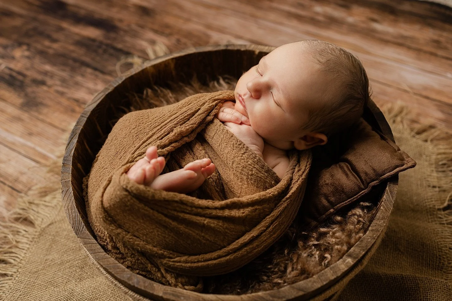 Matheo 🤍 

En nydelig liten kar p&aring; kun en uke, som sov seg gjennom hele fotograferingen 🥹

#newbornshoot #newbornphotography #nyf&oslash;dtfotografering #nyf&oslash;dtfoto #fotografiporsgrunn