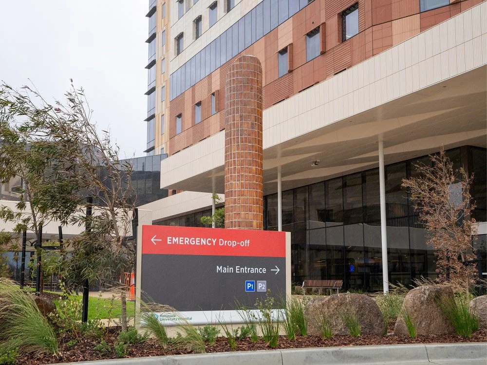 VHBA-Health-Frankston-Hospital-Redevelopment-main-entrance-Dan-Elborne-artwork-1000x750.jpg
