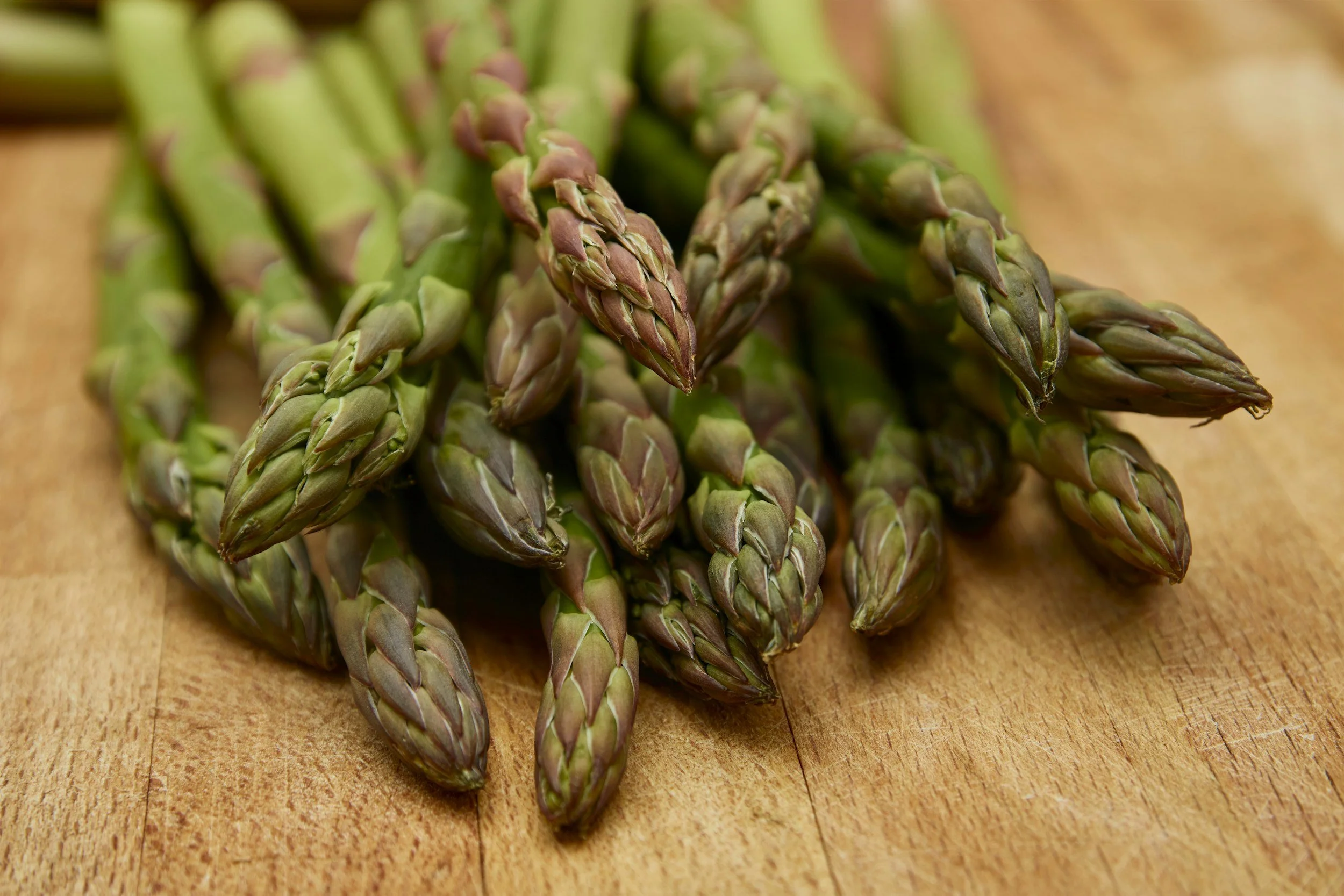 Asparagus spears on a chopping board.