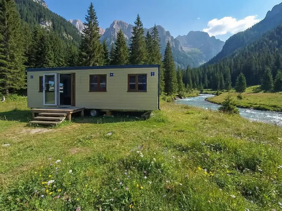 Dutch Mobile Home - Glencoe Style