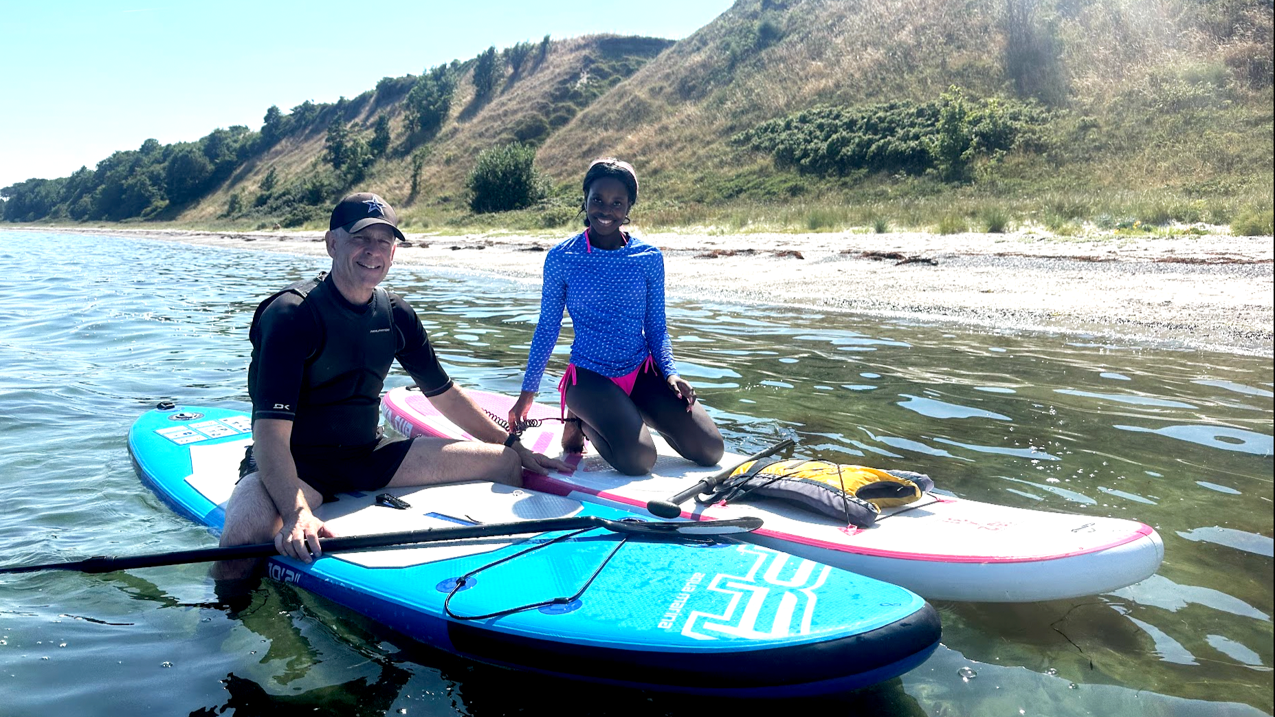 SUP, vandaktivitete, kajak, naturoplevelser, camping og campstemning for hele familien på Surfcamp Samsø eller Vand & Velvære. For børn, voksne, hele familien, vennerne og alle aldre