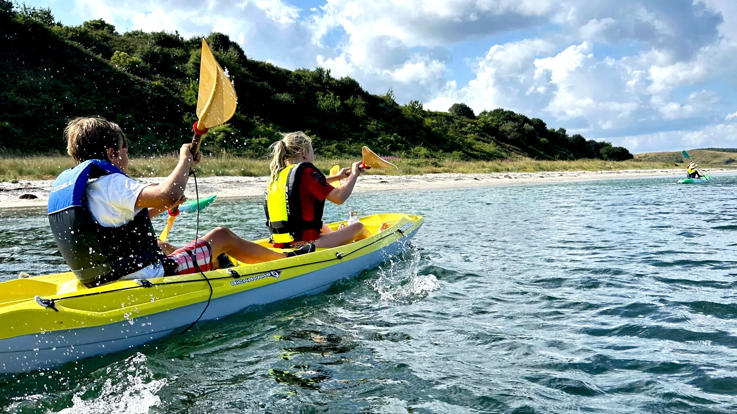 SUP, vandaktivitete, kajak, naturoplevelser, camping og campstemning for hele familien på Surfcamp Samsø eller Vand & Velvære.