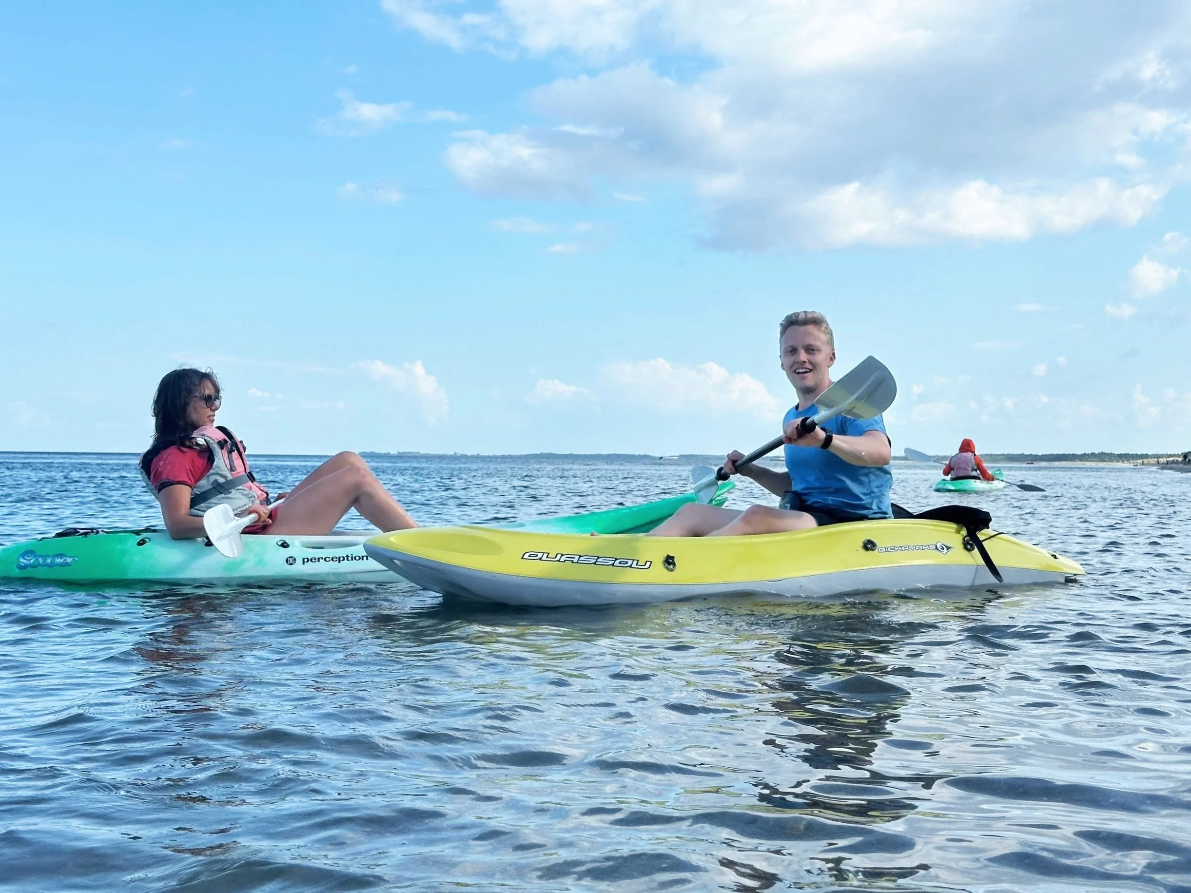 SUP, vandaktiviteter, kajak, naturoplevelser, yoga, styrketræning, camping og campstemning for hele familien på Surfcamp Samsø eller Vand & Velvære. For børn, voksne, hele familien, vennerne og alle aldre