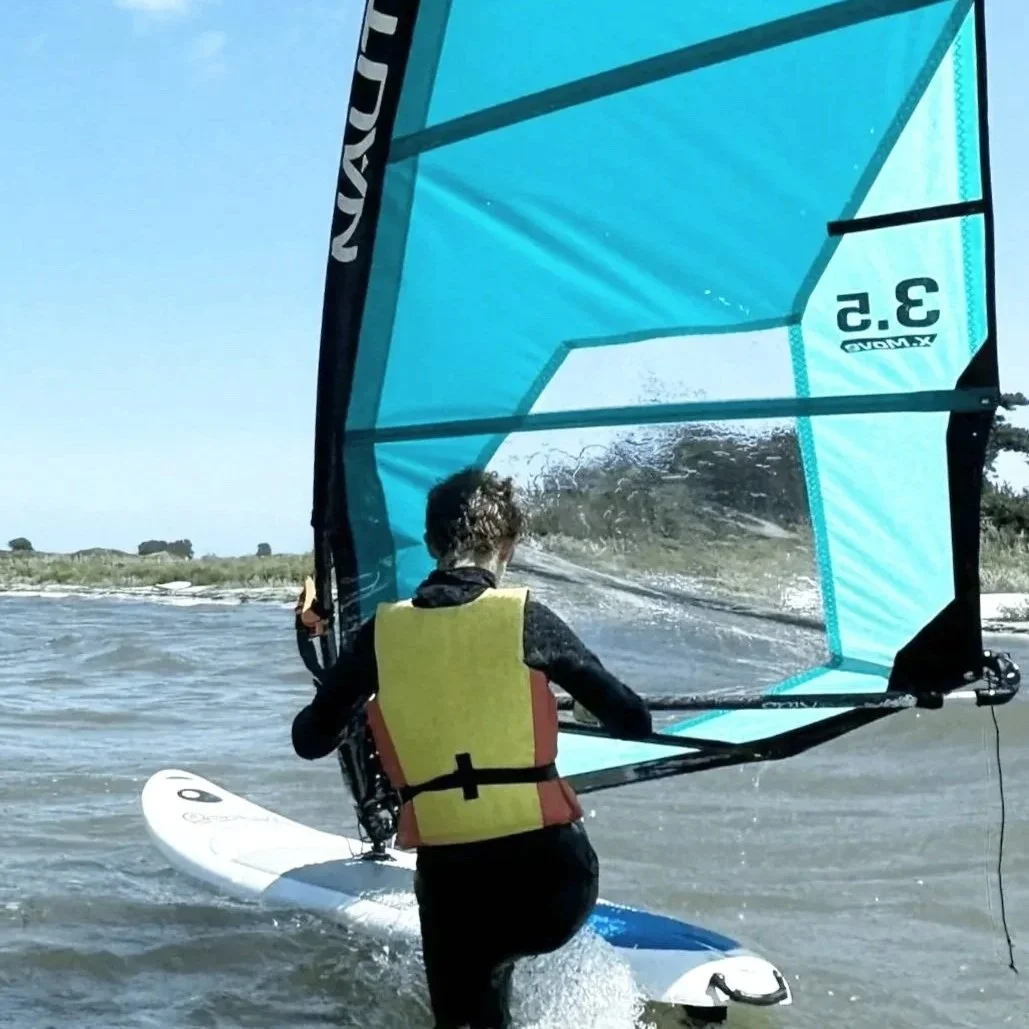 Windsurfing for unge på Surfcamp Samsø