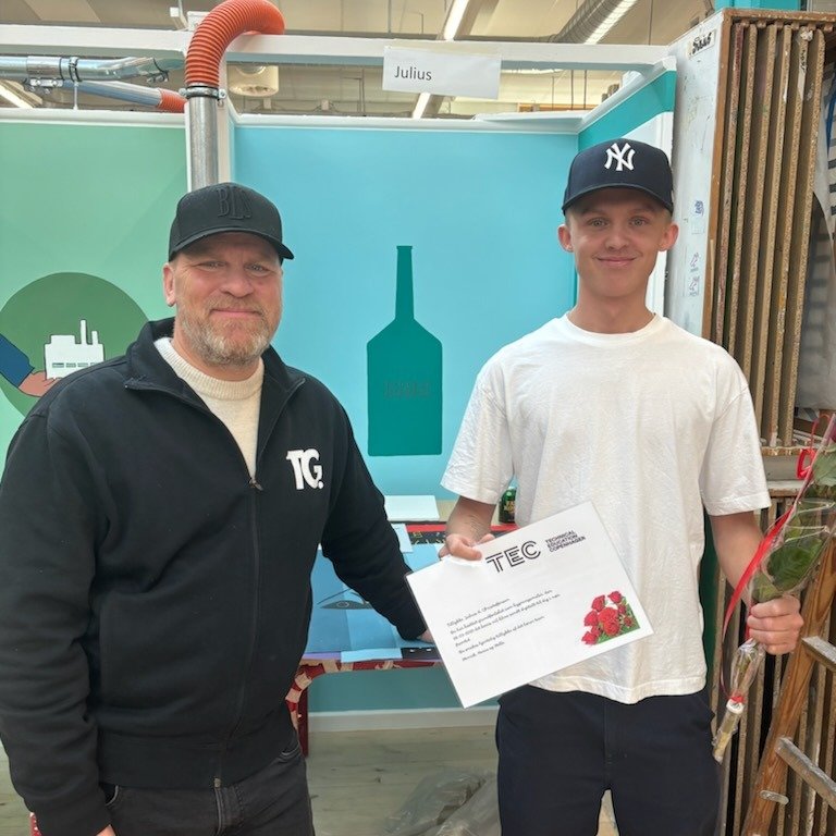 🎉 Velkommen til teamet, Julius! 🎨

I dag har vi haft forn&oslash;jelsen af at byde Julius varmt velkommen i Tempogruppen!
Han har netop best&aring;et sit grundforl&oslash;b som bygningsmaler &ndash; endda med topkarakter 💪👏

Julius er nu officiel