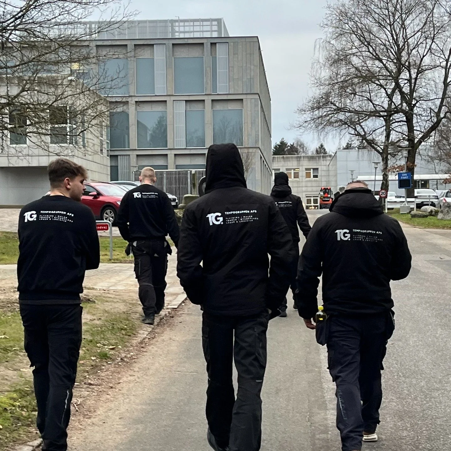 🚚💪 Vi s&oslash;ger 3 flyttem&aelig;nd til Tempogruppen &ndash; Er det dig?

Er du klar til et job, hvor ingen dage er ens?

Hos Tempogruppen flytter vi alt fra privatpersoners flyttekasser 🏠 til uundv&aelig;rlige kunstv&aelig;rker 🎨 og store virk