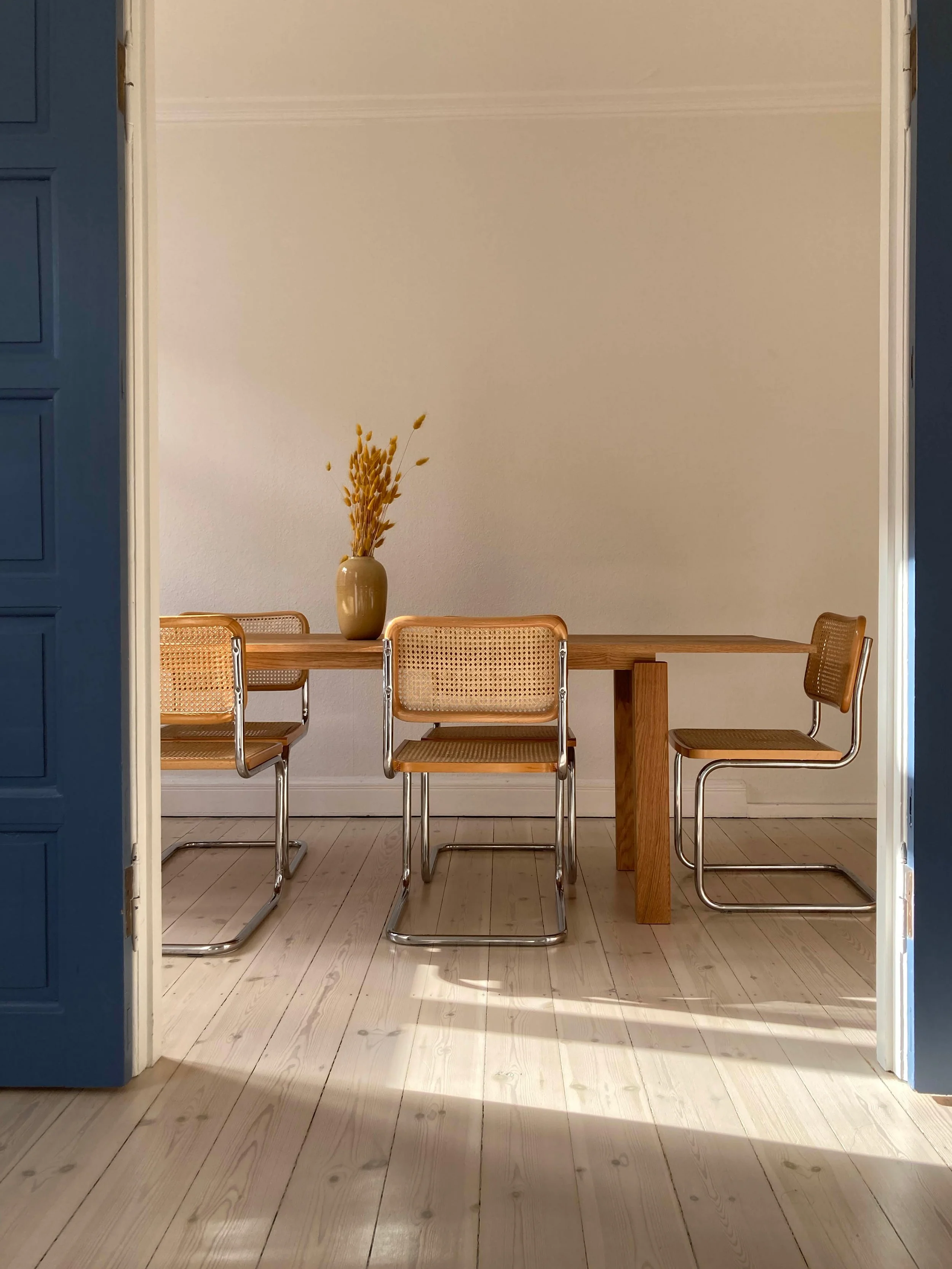 kari table-at home_rett.jpg