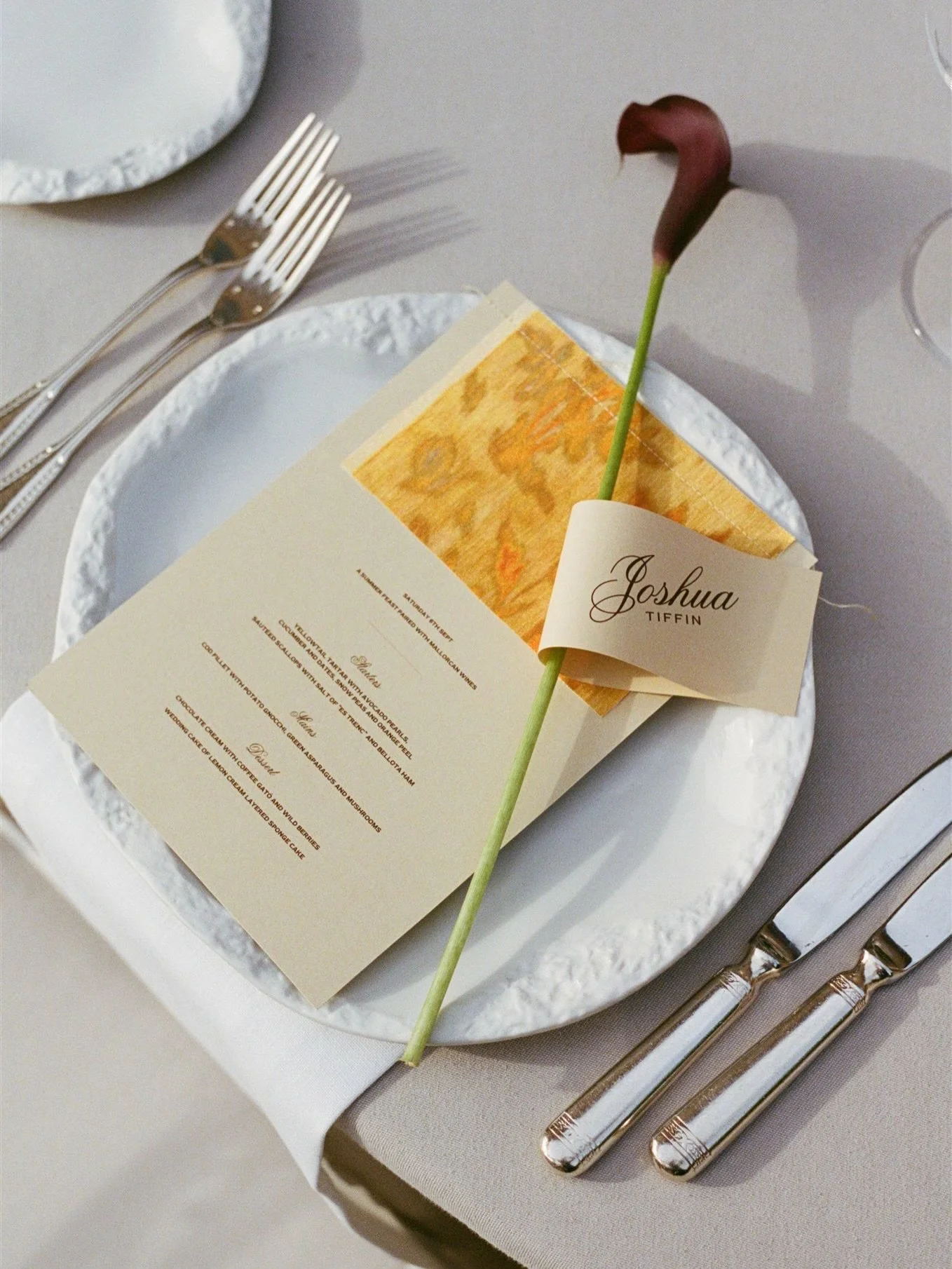 J&amp;A &mdash; Sol &amp; Stone
Featured in @vogueweddings
Inspired by the location, the reception was brought to life with island sunflowers, wild clematis, and sculptural calla lilies. From tulip-shaped place cards and deep, dark calla florals, to 