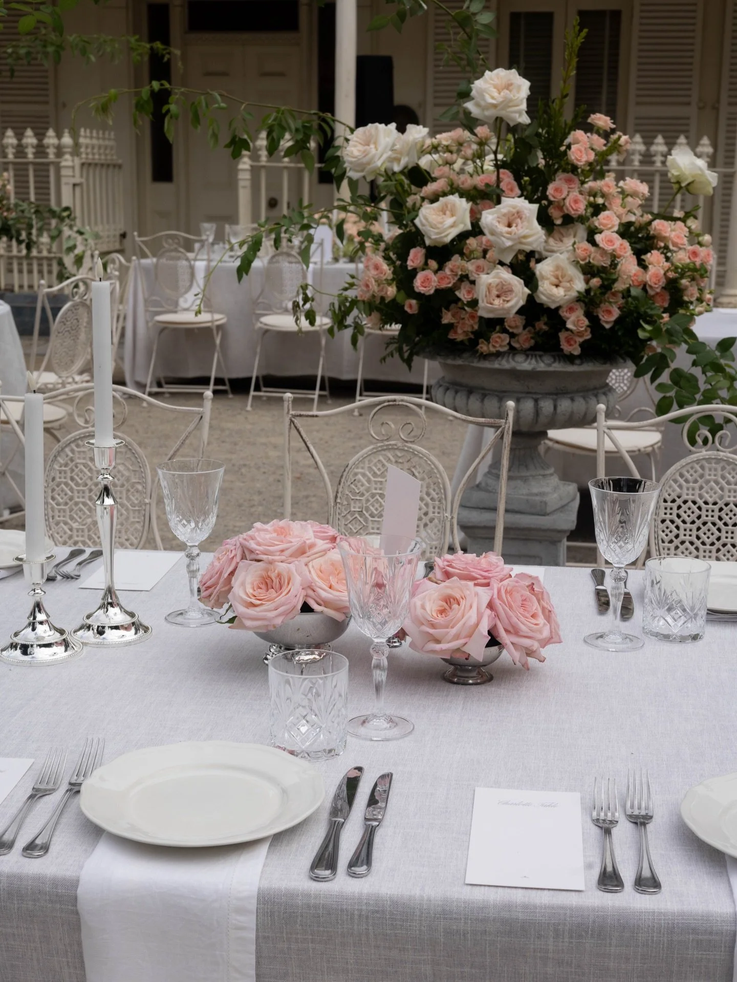 C&amp;C &mdash; Alfresco dining layered with dreamy, romantic florals, and statement hanging chandeliers. Charming, refined and elegant. 
One year later and thinking of every detail 🏹

Planning, Styling &amp; Coordination @thenuptialcollective
Photo