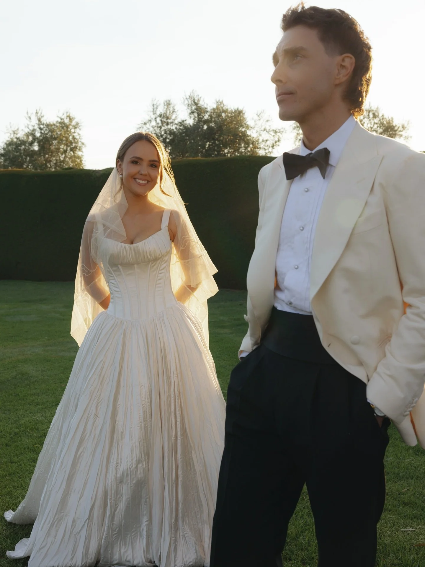 I&amp;L &mdash; Pastoral Po&egrave;me 🏹
 
An ethereal, nature focused setting where softness, light, and movement existed in quiet harmony - a poetic expression of the scenery. Meadow-inspired florals framed the ceremony, creating a serene atmospher