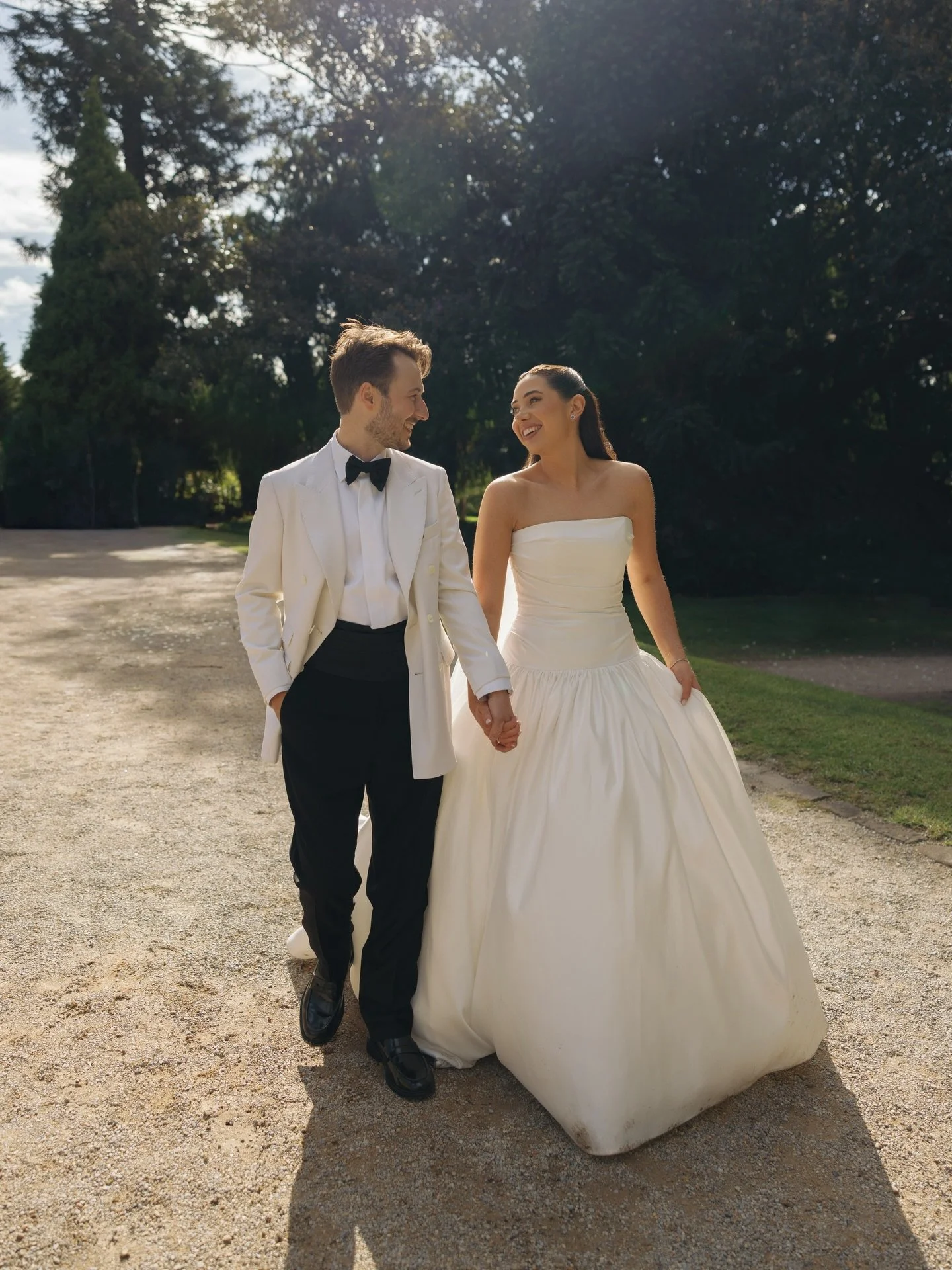 A&amp;J &mdash; Heritage to Haute

A fashion led celebration that began with a touch of heritage at the iconic Como House for ceremony, before transitioning into a modern reception at Reine &amp; La Rue. An ombr&eacute; floral theme carried seamlessl