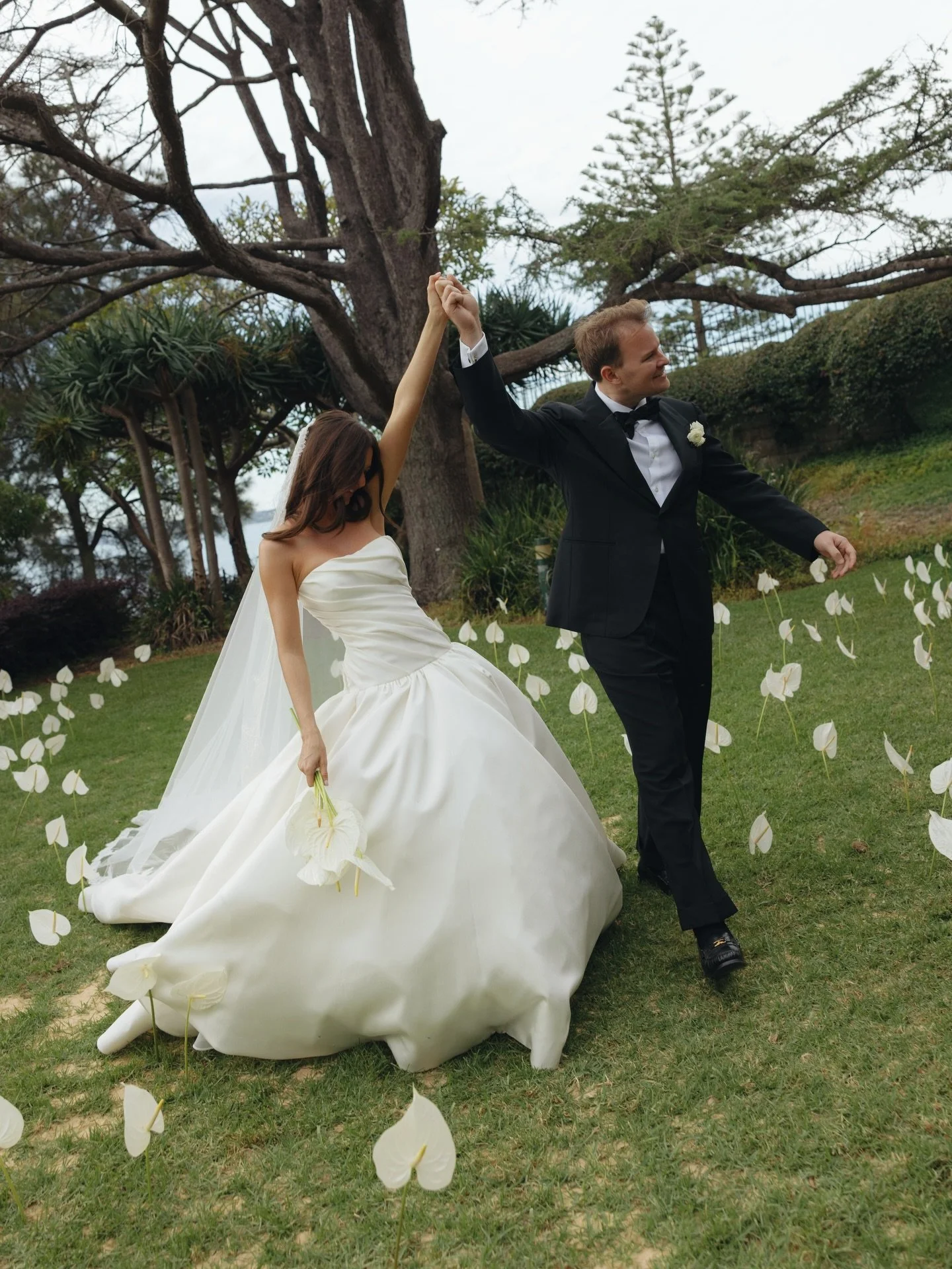 T&amp;K &mdash; Garden Estate Charm 
A garden ceremony framed by an aisle of white anthuriums, creating an organic element. A refined setting that allowed the backdrop of the Sydney Harbour to shine.

Planning, Styling, &amp; Coordination @thenuptial
