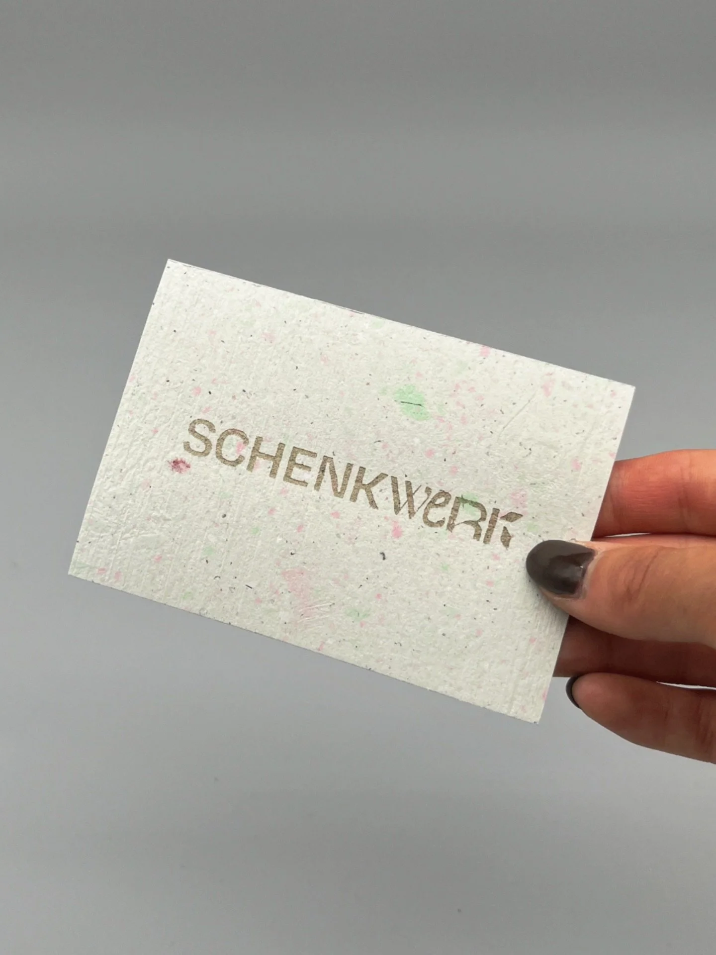 Du weisst nicht, was du deinen Liebsten schenken sollst? Mit einem Gutschein f&uuml;r unser Ladenlokal liegst du garantiert richtig! ✨

Bestimme deinen individuellen Wunschbetrag ab CHF 10.&ndash; 

Weihnachten r&uuml;ckt schliesslich immer n&auml;he
