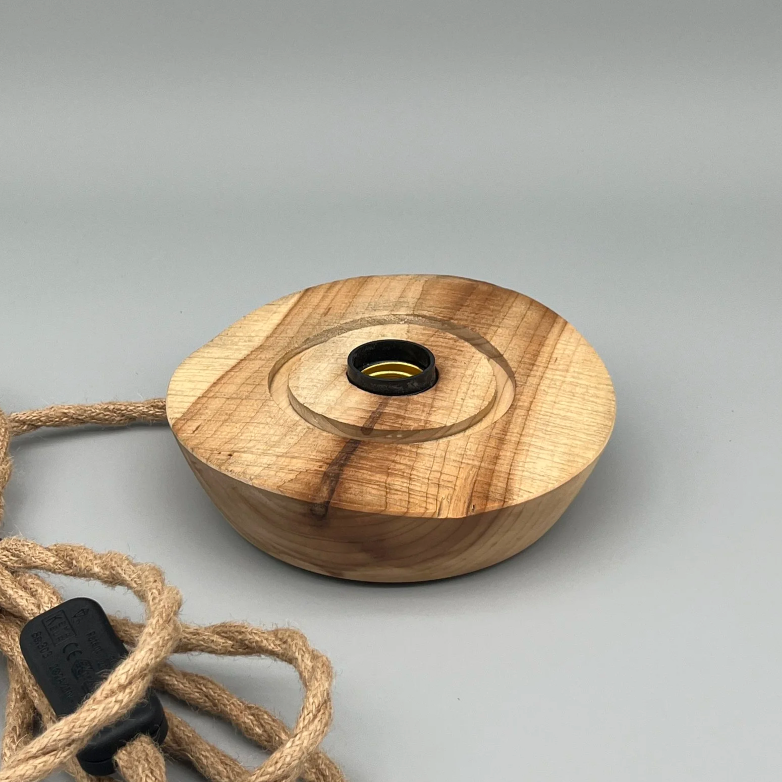 tischlampe-schweizerholz-unikat-upcycling-apollon0007.png