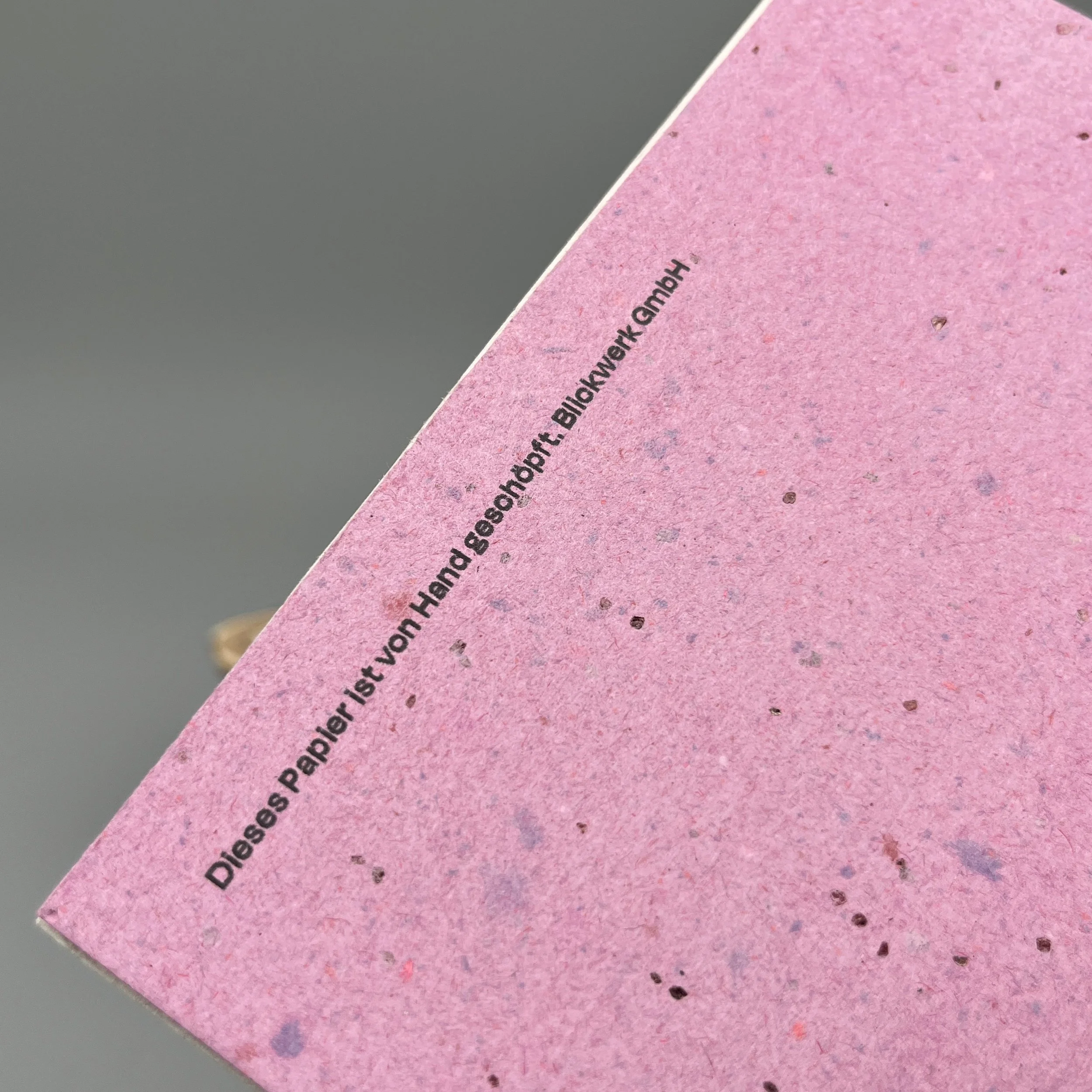 Samenpapier von Hand geschöpft. Hergestellt in Oberuzwil.  Geschenkkarte für Mitarbeitergeschenke oder Hochzeiten.