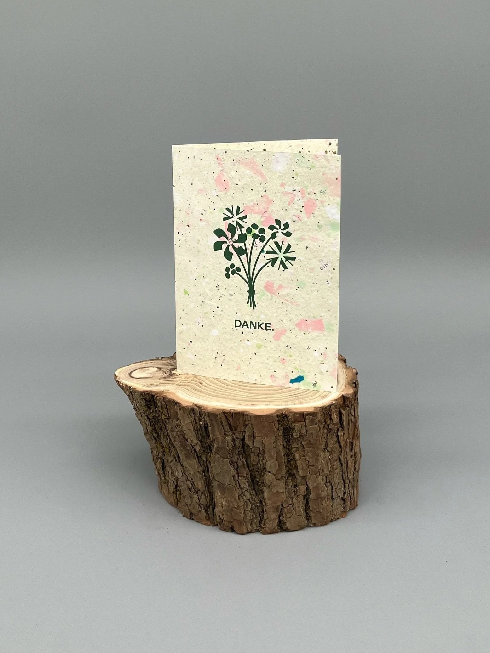 Samenpapier als Geschenk. Handgeschöpftes Papier mit Wildblumensamen.