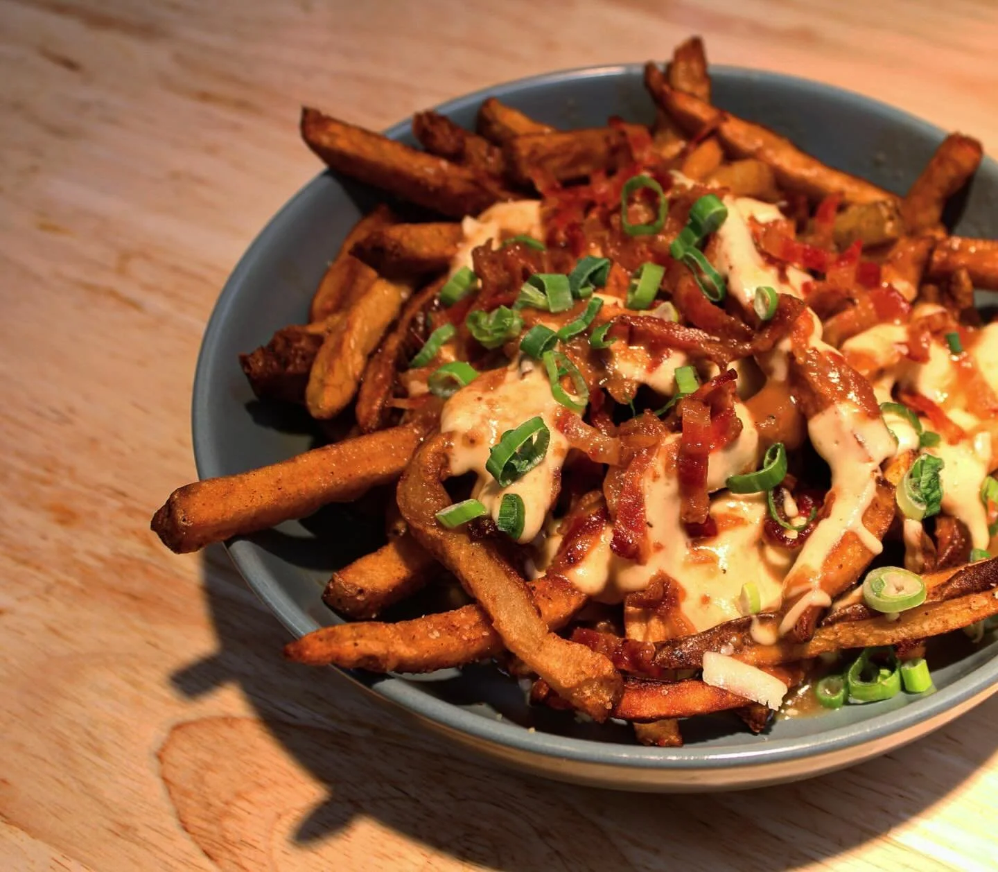 Sun&rsquo;s out. Fries loaded 😋

Patio&rsquo;s open. Pull up for some happy hour bites! 

#GreenhouseEats #NewarkDelaware #DelawareRestaurant