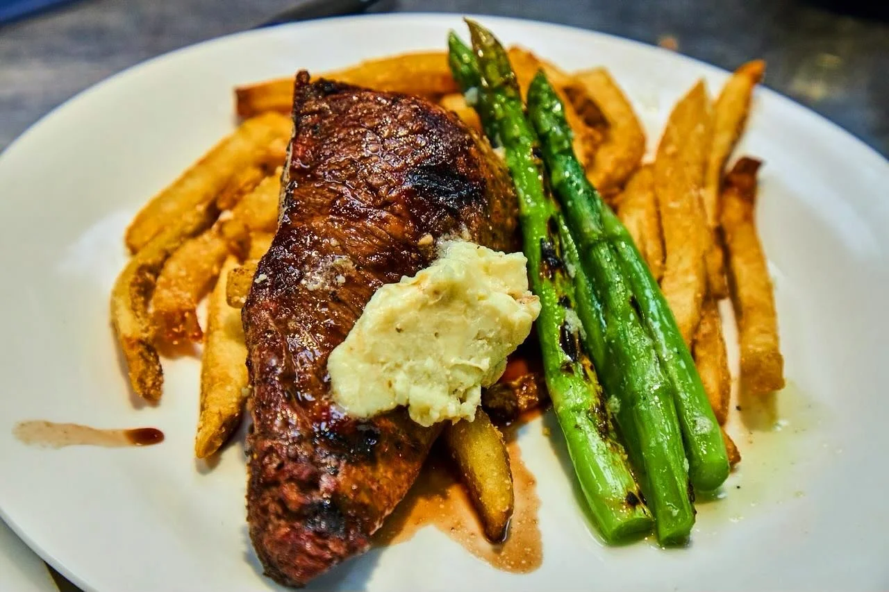 Three words: Steak. Frites. Friday. 🔥👏

Treat yourself for making it through the week at The Greenhouse! Handcut fries, fresh asparagus, and steak cooked to perfection ✨

#thegreenhousede #delawarerestaurants #newarkdelaware