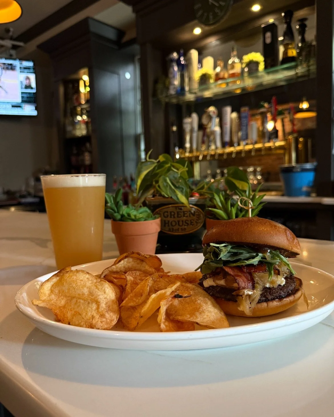 🍔🌿 IT&rsquo;S BURGER TIME AT THE GREENHOUSE! 🌿🍔

Tuesdays just got a whole lot tastier! Join us every Tuesday for $10 Single Patty Burgers, served with our house-made potato chips. Upgrade to our house-cut fries for just $2.

🔥 This Week&rsquo;s
