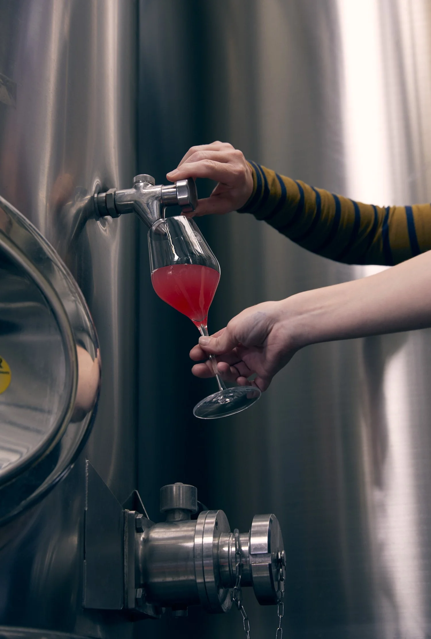 women_behind_the_wine_laura_mary_02.JPG