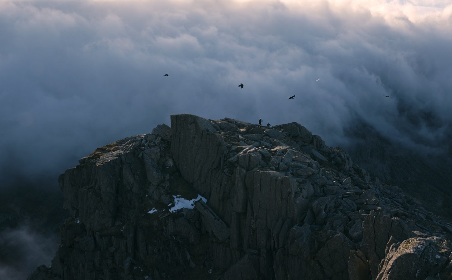 summiting_tryfan_snowdonia_918m.JPG