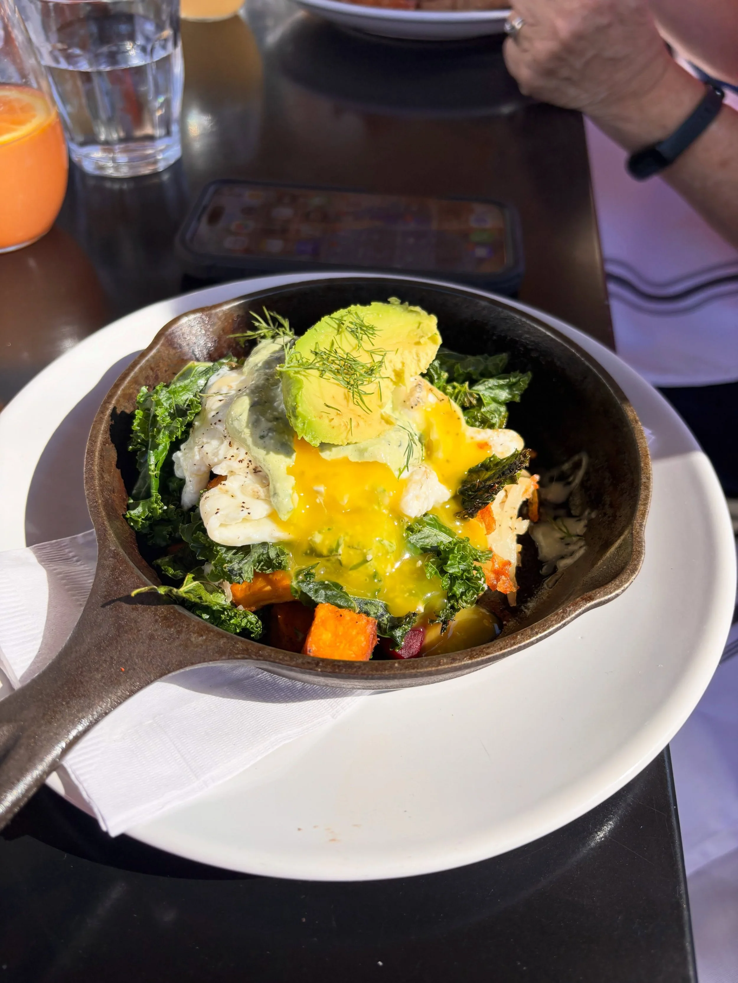 Started the weekend early with family in town for brunch @morningsocialbrevard ! They just do not miss. Blood orange mimosas #forthewin ! 

🥚🥓🥬🥂

#morningsocial #brevardnc #brunch #family