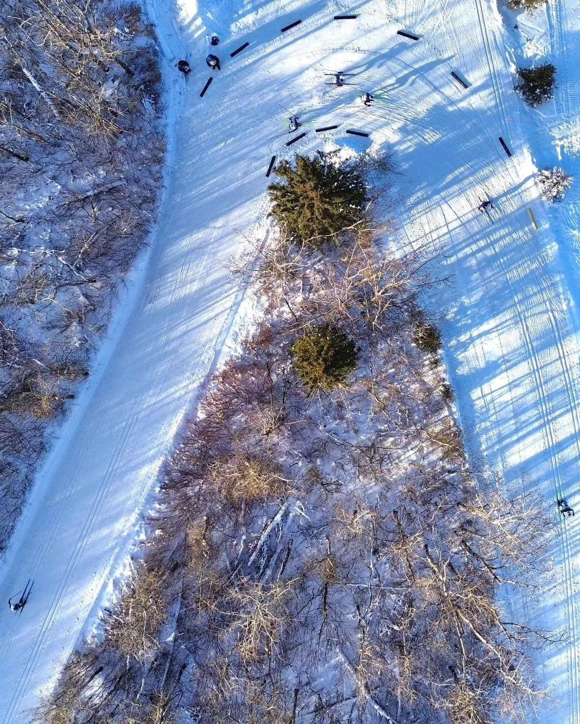 📷 @ragnarrobinson 

Alberta Cup 5 in Edmonton

Another weekend of racing in Alberta!
Warm weather and beautiful trails down in the North Saskatchewan River valley.. so we kind of feel at home.

This image captures an eagle eye view of a tricky, shar