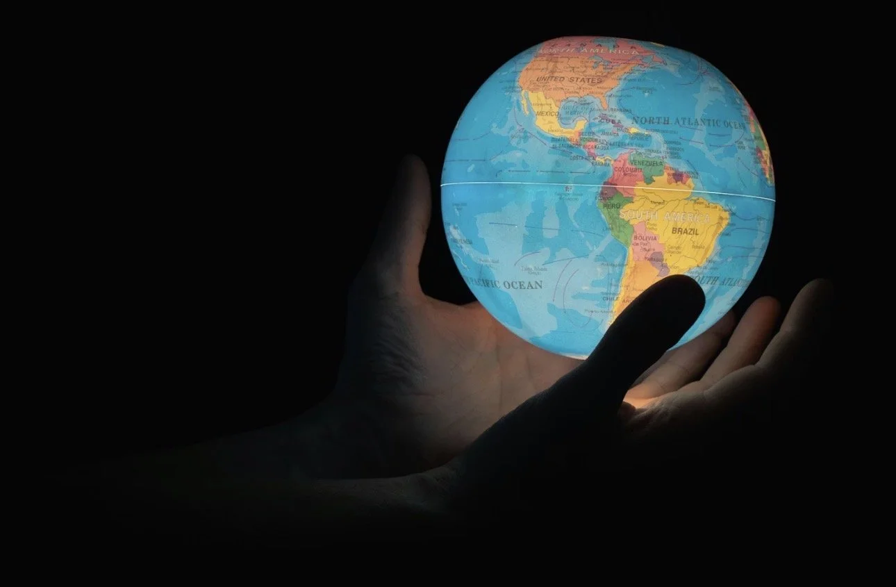 Living Between Two Worlds: Therapy for Expats and Cross-Cultural Lives