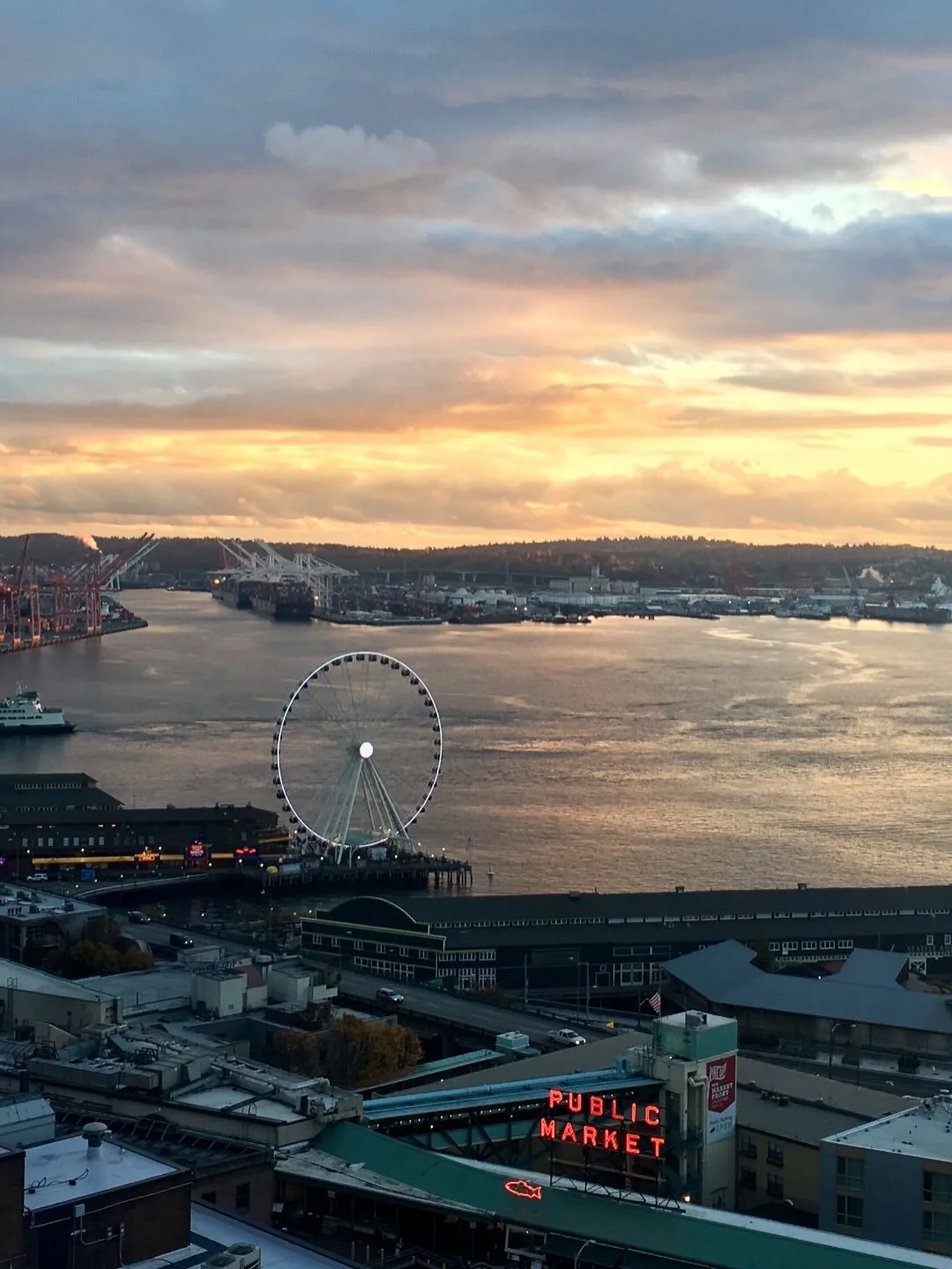Seattle - work trip or family adventure? Let my travel services confirm tickets, book hotels, offer restaurant picks and more for a magical Emerald City experience. My fav: strolling the market, possibly catching a glimpse of a monk fish! 🐟