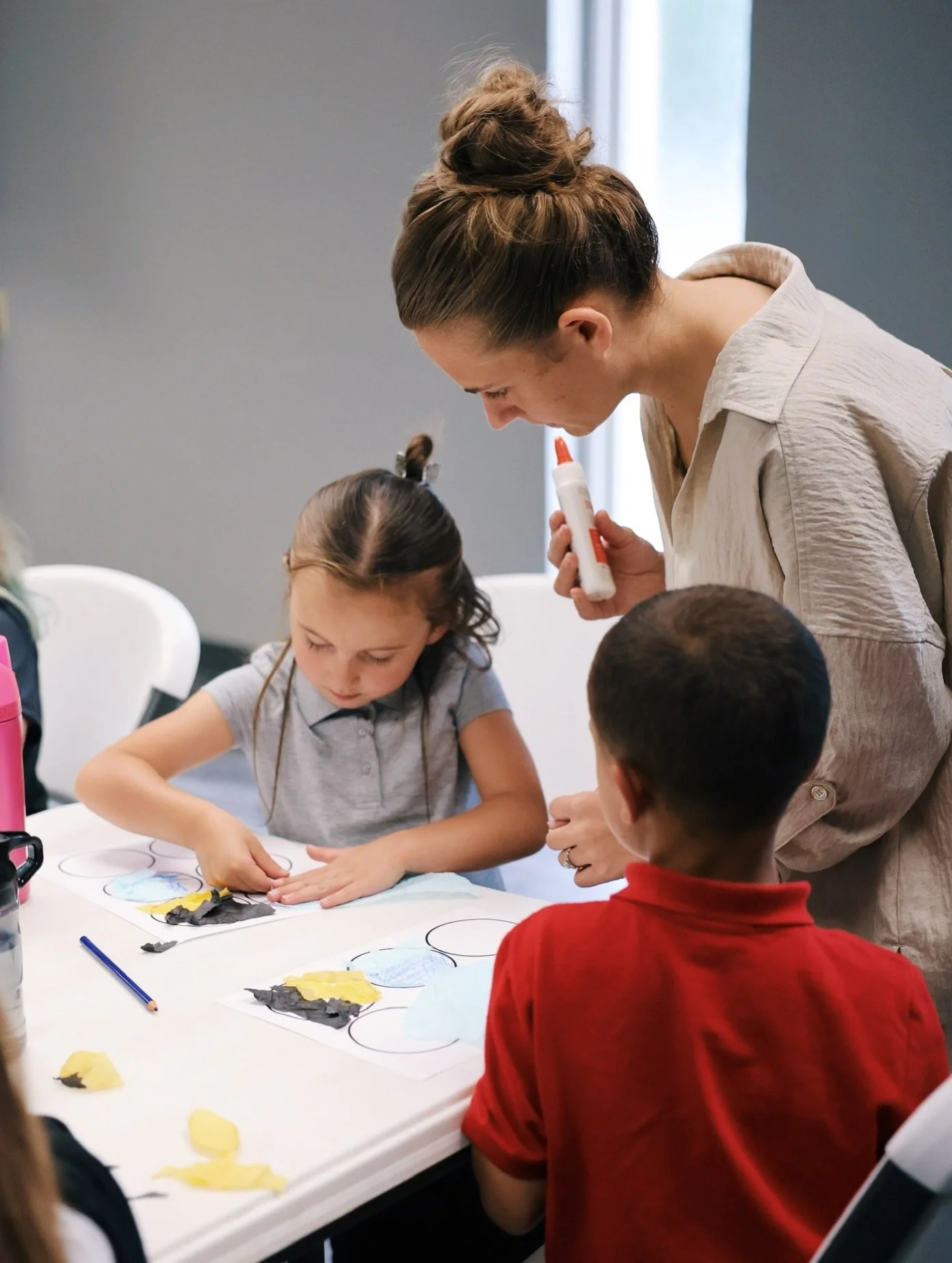 We love Art class with Mrs. Cassidy! 🎨🖌️🤍

Last week, we made the days of Creation! 🌎