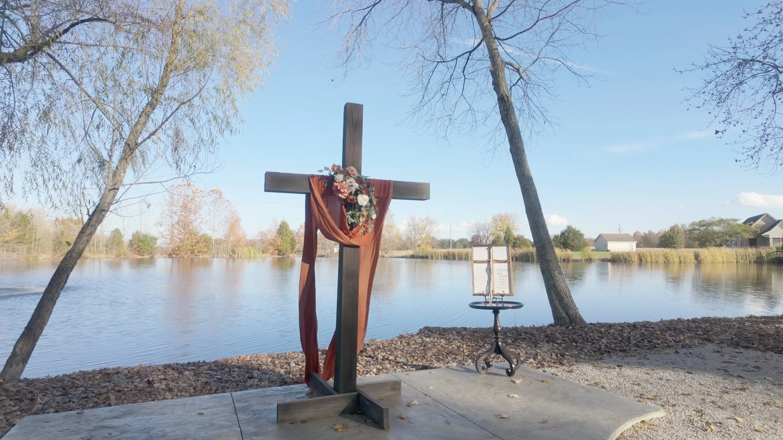 Cross on the lake at Paris Park
