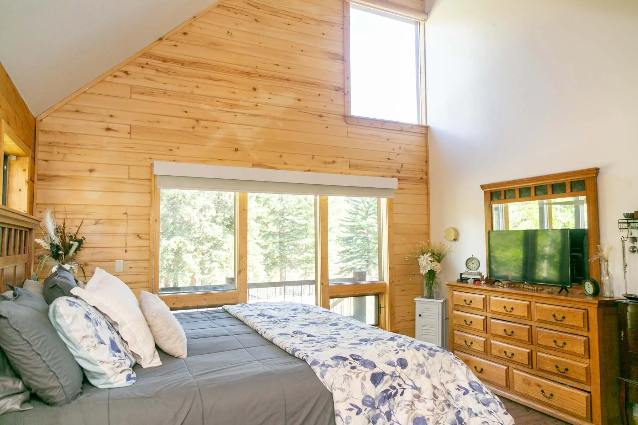 1PrimaryBedroom28920Hwy149CreedeCO81130.jpg