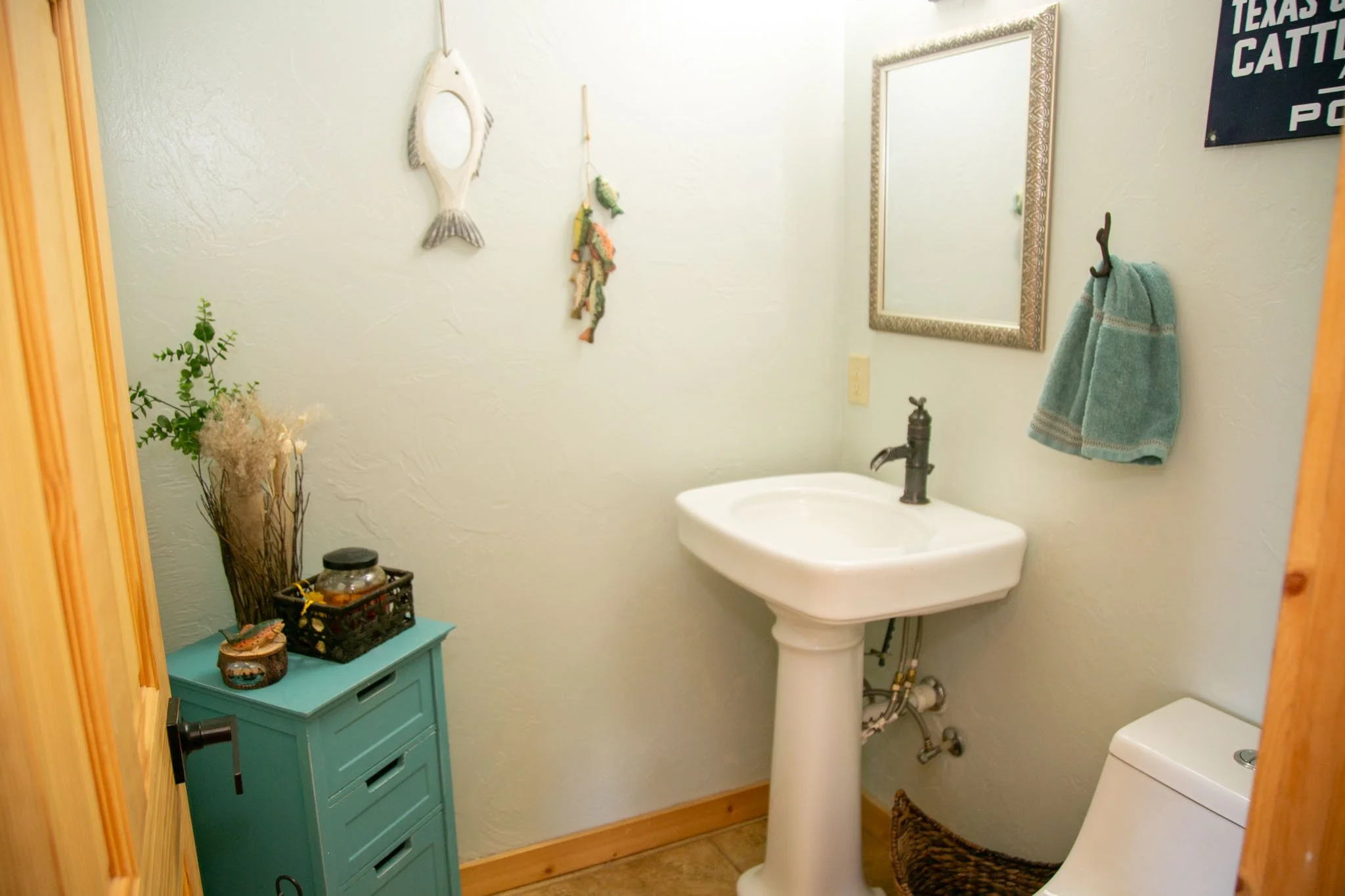 HalfBath28920Hwy149CreedeCO81130.jpg